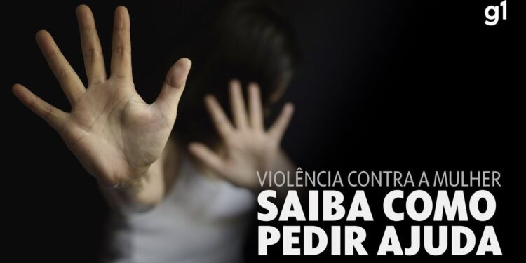 Passageiro é preso suspeito de tentar beijar adolescente à força em ônibus