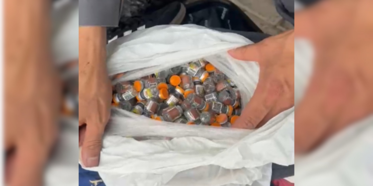 Homem é preso com 400 frascos de remédio para emagrecimento contrabandeados em rodovia de São Roque