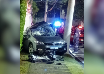Jovem morre após bater carro contra poste em Sorocaba