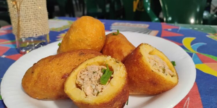 Com receita quase centenária, bolinho caipira vira tradição na Festa Junina de Votorantim