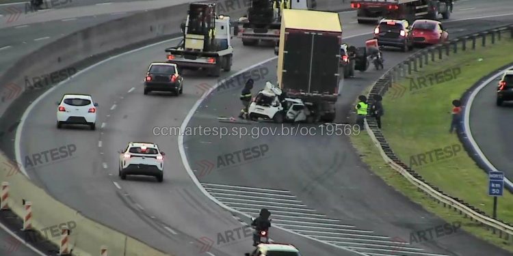 Acidente com veículo parado na Rodovia Anhanguera deixa um morto em Jundiaí