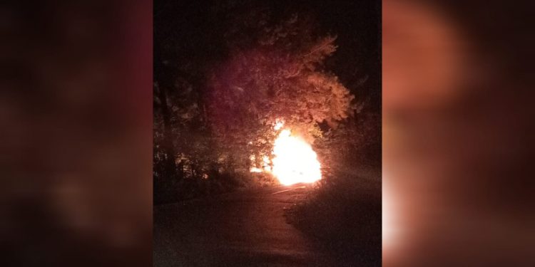 Corpo é encontrado carbonizado dentro de carro em chamas em estrada vicinal de Itatiba